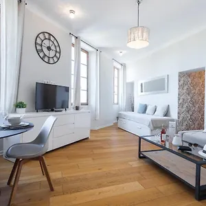 Gorgeous 1 Bdr With Gardens View In The Old Town Appartement