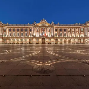 https://le-clos-des-nobles.midi-pyreneeshotels.com